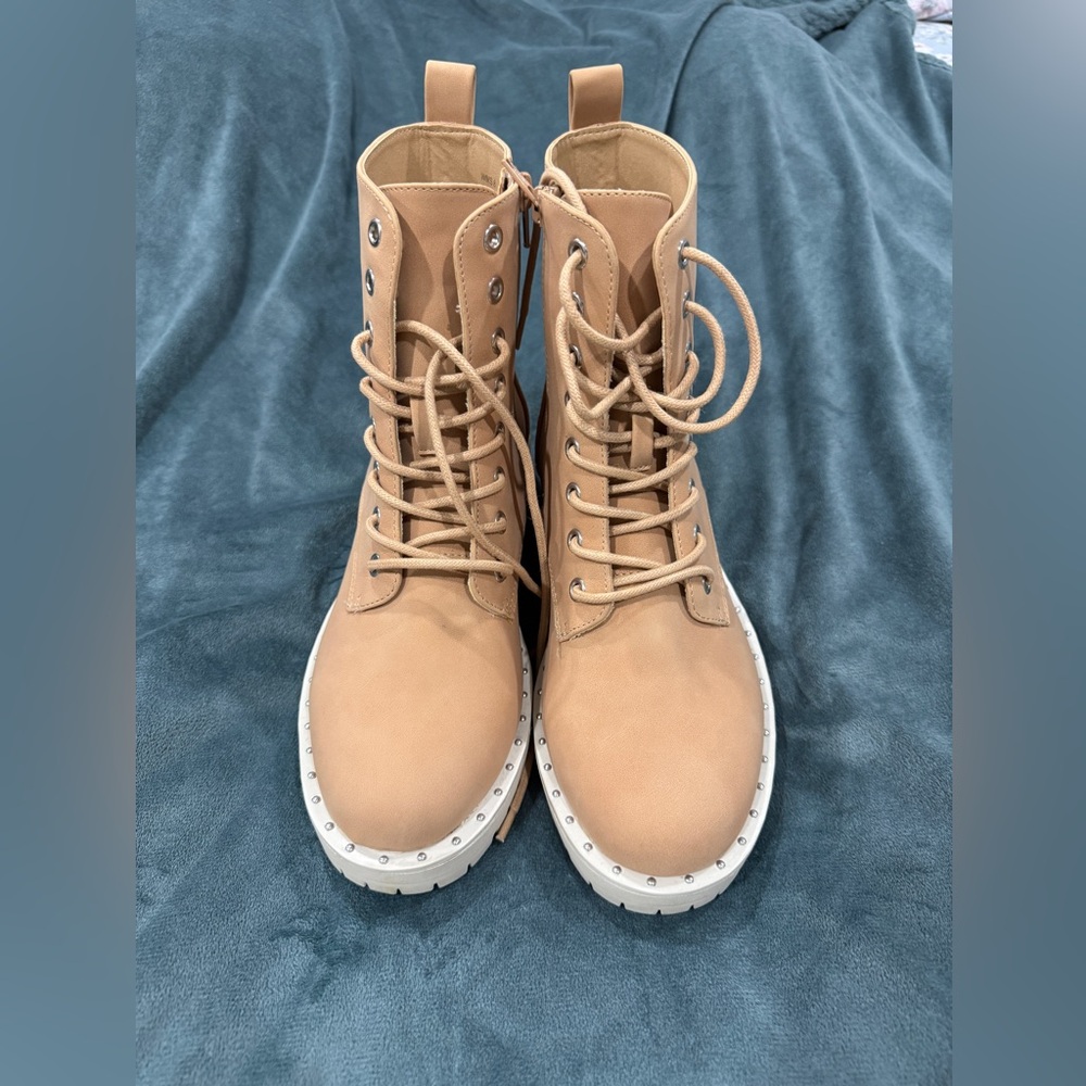 Dolce Vida Tan lace-Up Ankle Boots